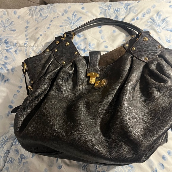 Louis Vuitton Handbags - Louis Vuitton Black Leather Shoulder Bag